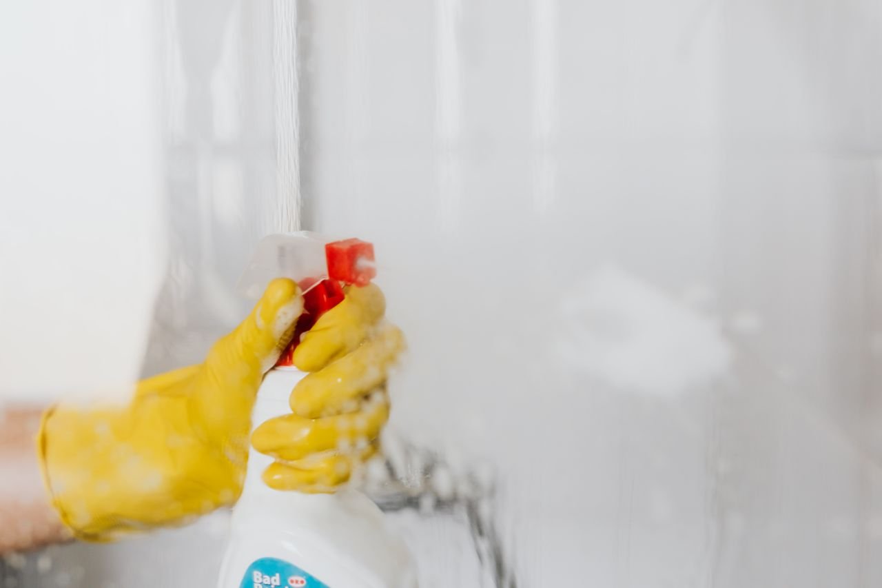 How to Clean Shower Glass and Remove Stubborn Buildup